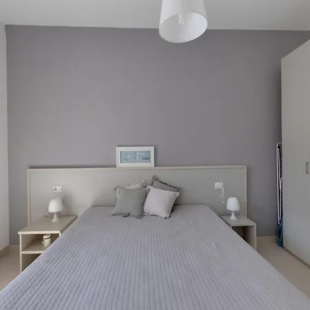 Sea View With Air Conditioning And Garden